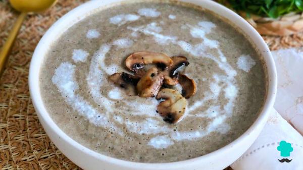 Receta de Crema de champiñones y puerro: fácil, deliciosa y perfecta para una cena ligera y saludable