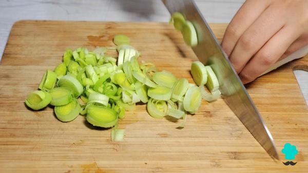 Receta de Crema de champiñones y puerro: fácil, deliciosa y perfecta para una cena ligera y saludable - Paso 1