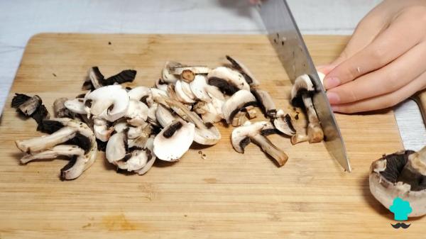 Receta de Crema de champiñones y puerro: fácil, deliciosa y perfecta para una cena ligera y saludable - Paso 2