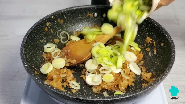 Receta de Crema de champiñones y puerro: fácil, deliciosa y perfecta para una cena ligera y saludable - Paso 5