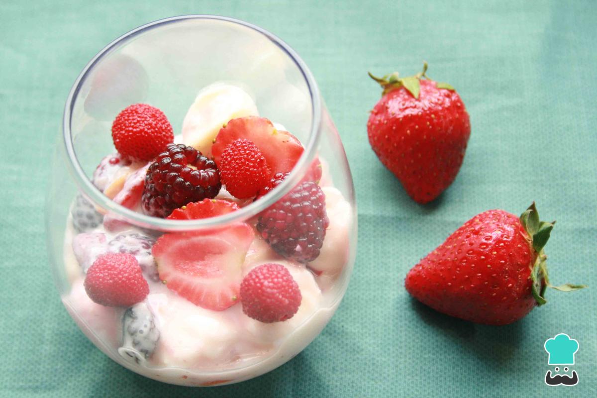 Receta de Ensalada de frutas con yogur para niños