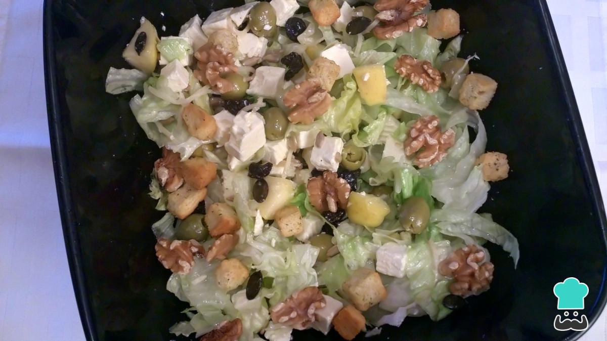 Receta de Ensalada de lechuga con semillas y nuez