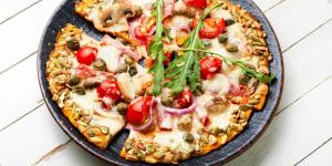 Receta de La pizza viral hecha con queso cottage, perfecta para celebrar el Día Mundial de la Pizza