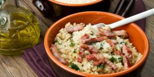 Arroz con cebolla y bacon boricua