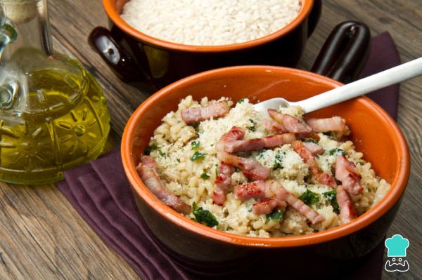 Receta de Arroz con cebolla y bacon boricua