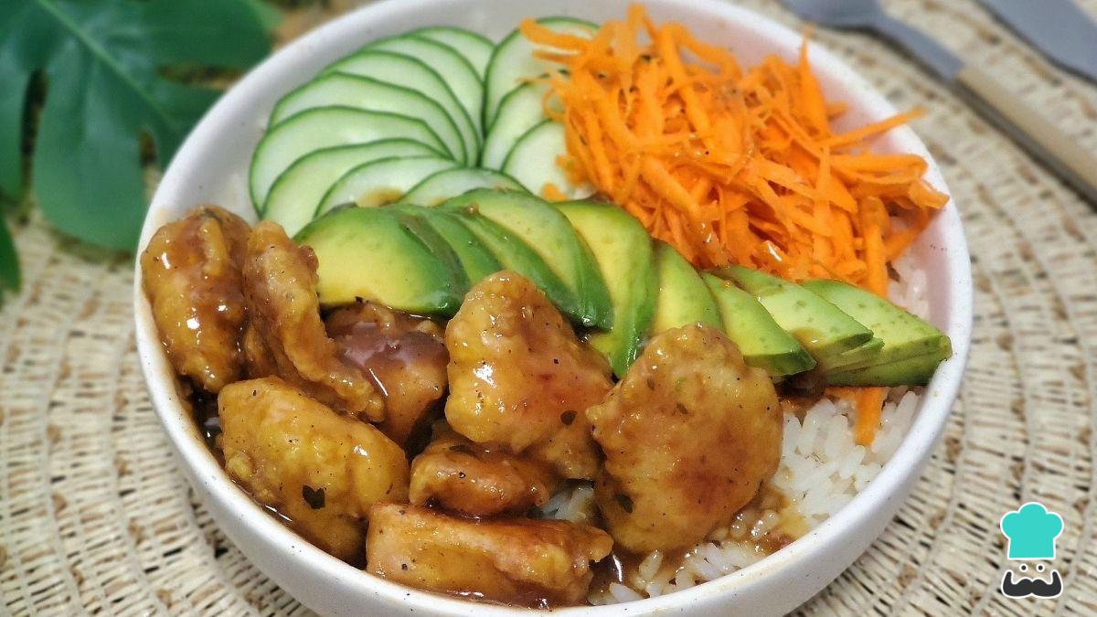 Receta de Poke bowl de pollo teriyaki: una cena saludable, saciante y muy fácil de preparar