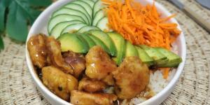 Receta de Poke bowl de pollo teriyaki: una cena saludable, saciante y muy fácil de preparar