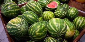 España depende cada vez más de fruta importada: el cambio en el consumo de aguacate, sandía y uva