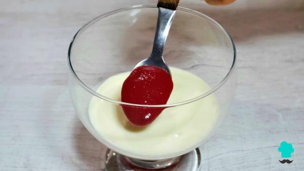 Receta de Tiramisú de fresas en vaso: un postre muy refrescante sin horno - Paso 6