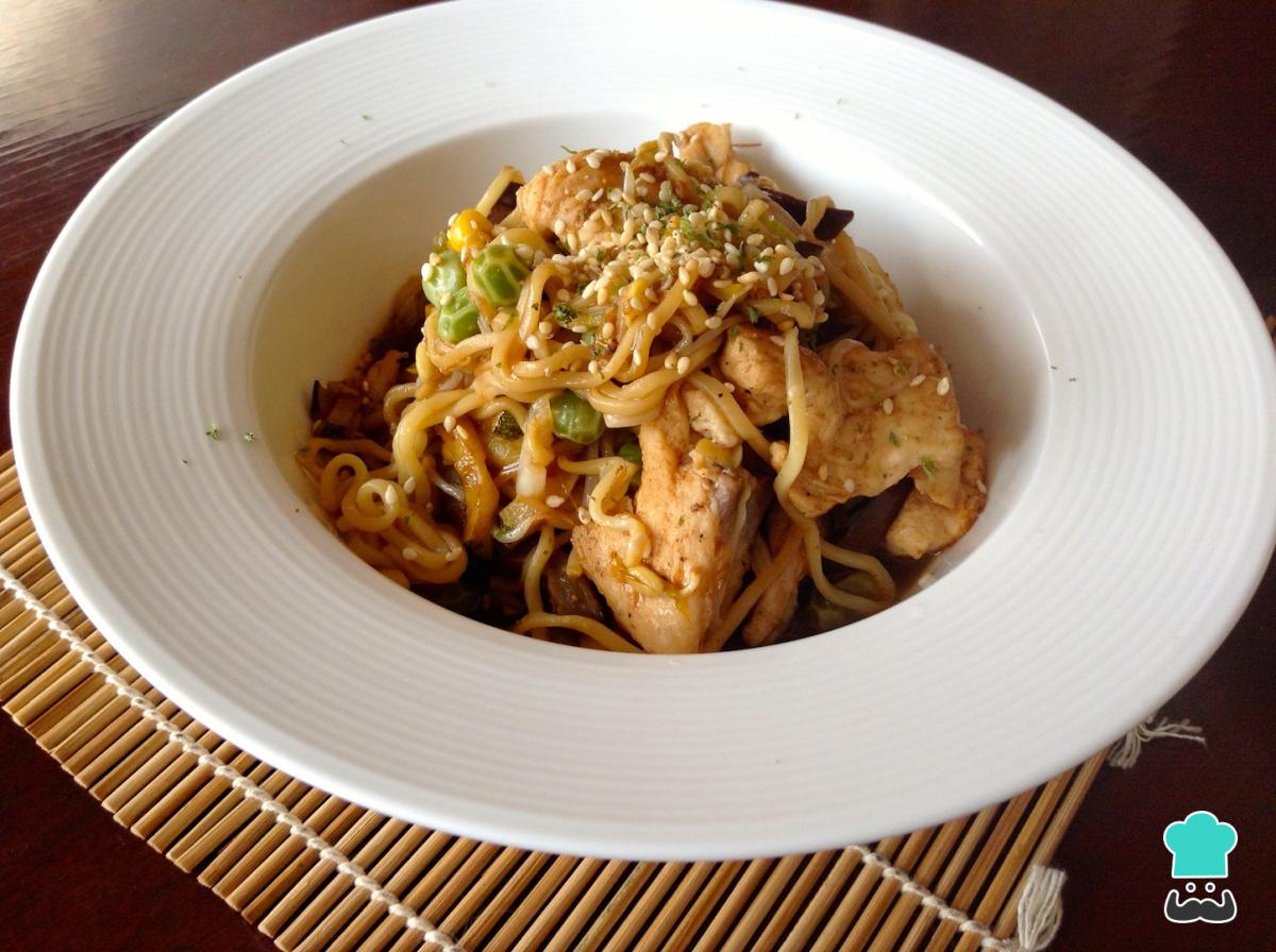 Receta de Yakisoba de pollo