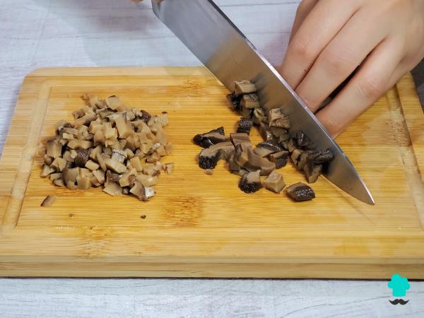 Receta de Croquetas de setas: fáciles de hacer y con un relleno muy cremoso - Paso 1