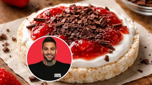 Adrián Muria, experto en nutrición, explica cómo hacer una tortita proteica sabor cheesecake: "Solo tiene 60 calorías y casi 4 gramos de proteína"