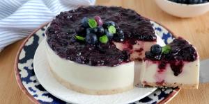 Receta de Tarta de queso y arándanos sin horno: un postre muy cremoso y fácil de preparar en casa