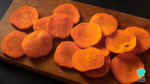 Receta de Chips de boniato para preparar rápidamente en la freidora de aire - Paso 2