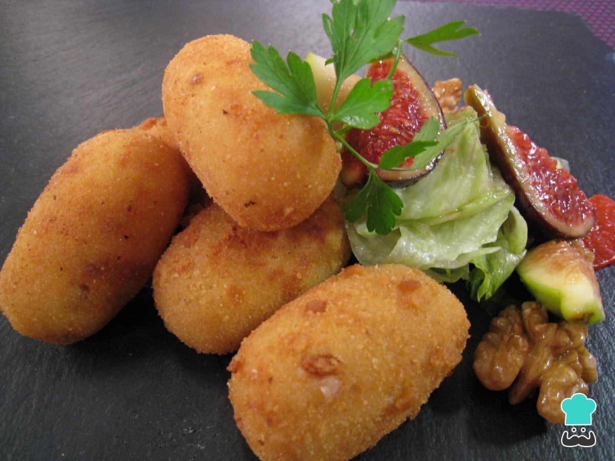 Receta de Croquetas de alubias con salsa de tomate