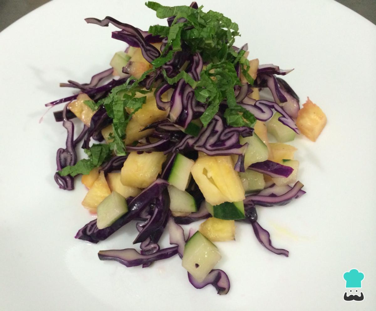 Receta de Ensalada de repollo morado con piña