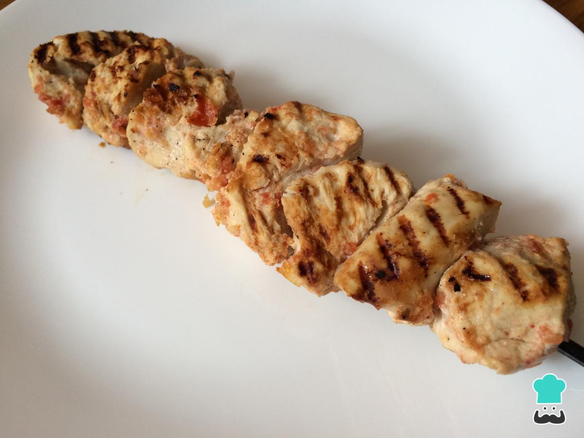Receta de Kebabs de pollo marinado en yogur