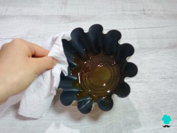 Receta de Chocoflan o pastel imposible: cómo conseguir dos capas perfectas sin que se mezclen ni se desmonten - Paso 2