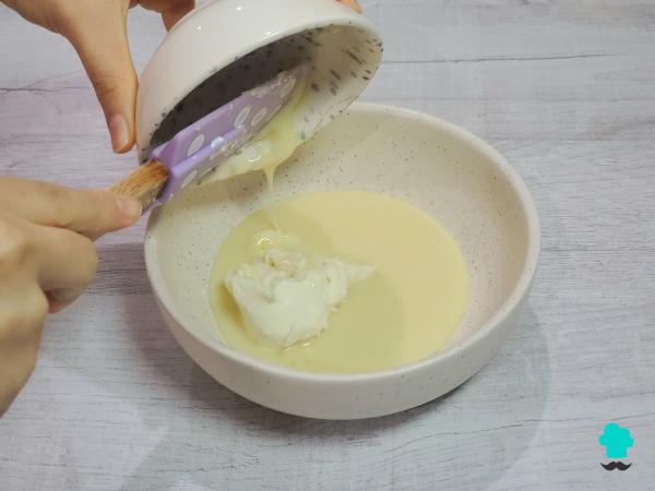 Receta de Chocoflan o pastel imposible: cómo conseguir dos capas perfectas sin que se mezclen ni se desmonten - Paso 3