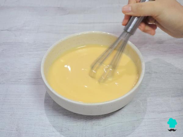 Receta de Chocoflan o pastel imposible: cómo conseguir dos capas perfectas sin que se mezclen ni se desmonten - Paso 4