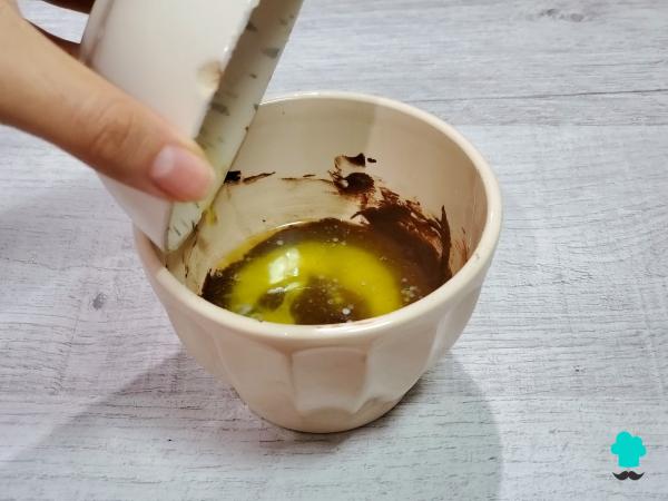 Receta de Chocoflan o pastel imposible: cómo conseguir dos capas perfectas sin que se mezclen ni se desmonten - Paso 6