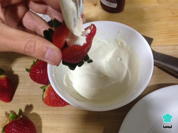 Receta de Fresas rellenas con chocolate - Paso 4