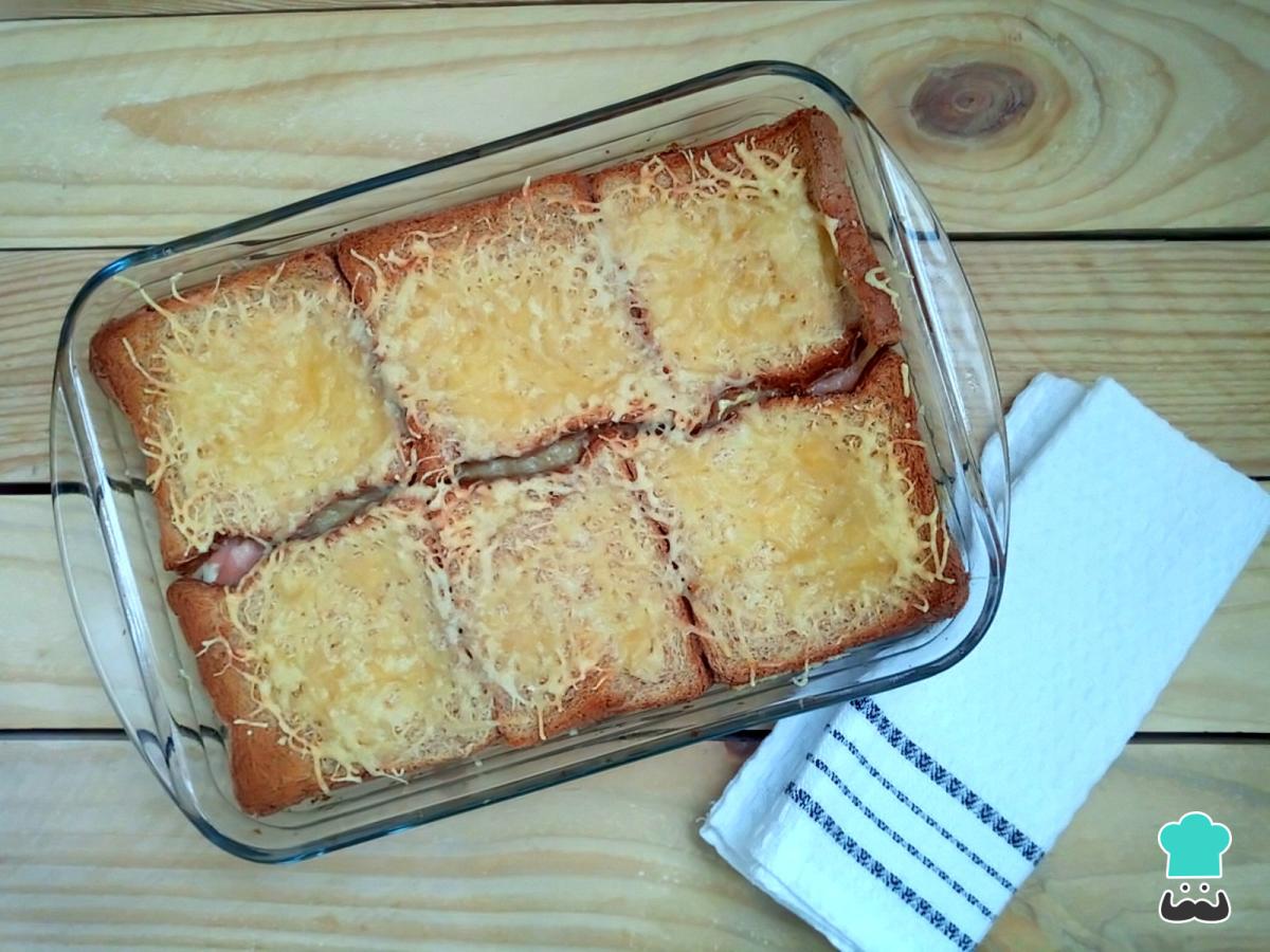 Receta de Pastel de pan de molde con jamón York y queso al horno