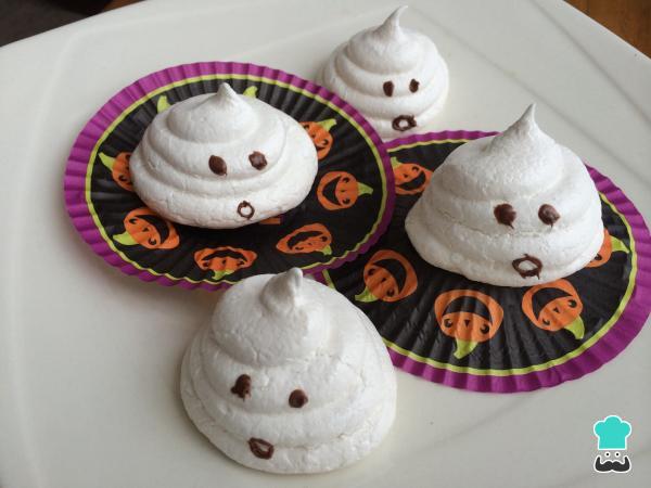 Ideas de aperitivos para Halloween - Fantasmas de merengue para Halloween