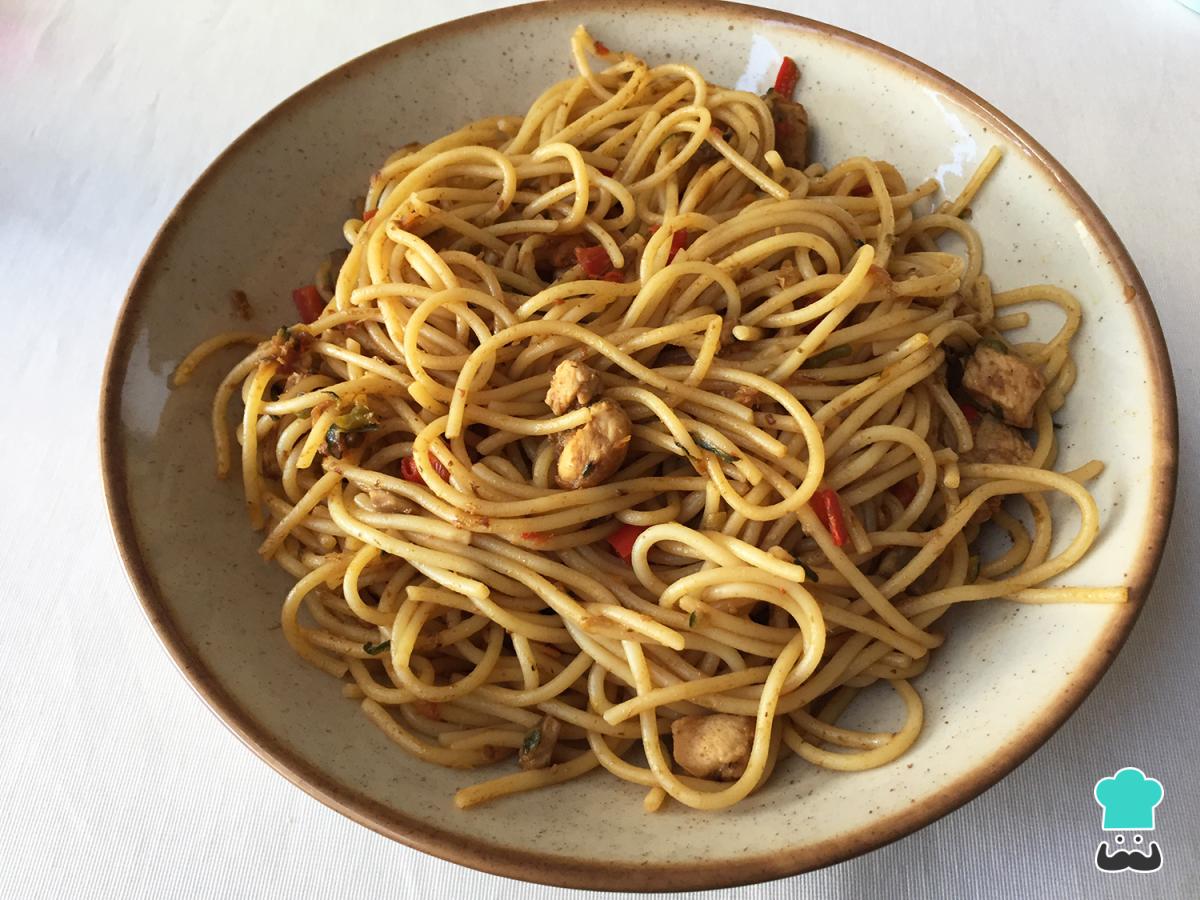 Receta de Pasta con pollo, verduras y soja