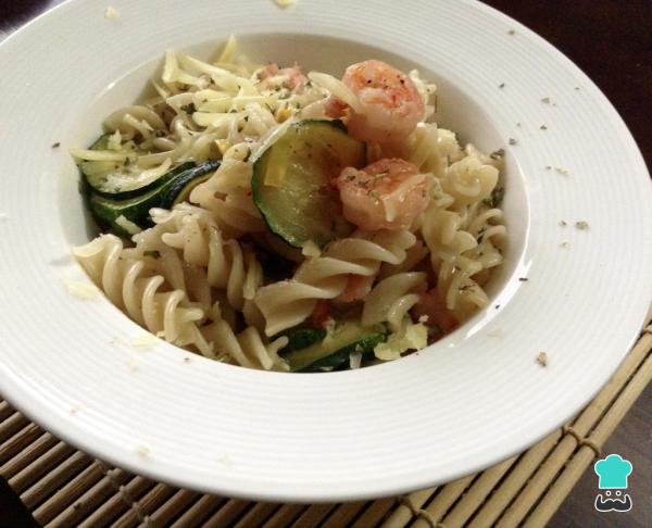 Receta de Fusilli con calabacín y gambas