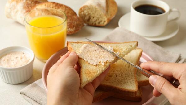 Científicos avisan: tu desayuno puede estar dañando tu esmalte dental más de lo que piensas