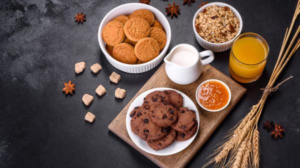 Científicos avisan: tu desayuno puede estar dañando tu esmalte dental más de lo que piensas - Por qué las galletas y los cereales con leche son especialmente problemáticos