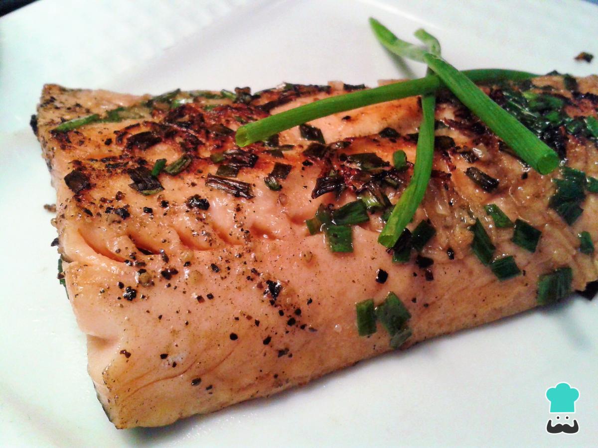 Receta de Salmón marinado con soja y sésamo