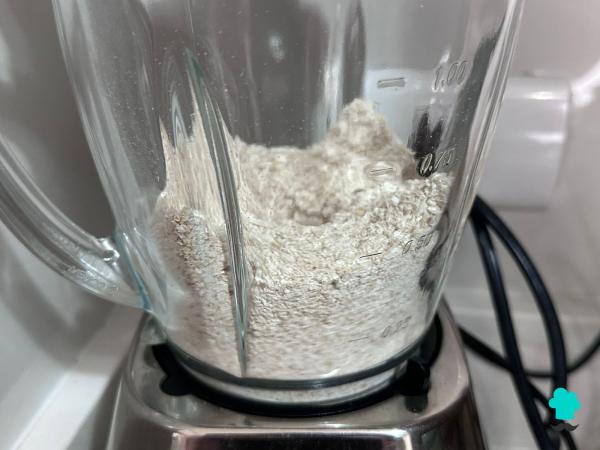 Receta de Bizcocho de yogur sin azúcar en freidora de aire: fácil y con una miga muy esponjosa - Paso 1