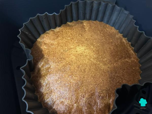 Receta de Bizcocho de yogur sin azúcar en freidora de aire: fácil y con una miga muy esponjosa - Paso 7