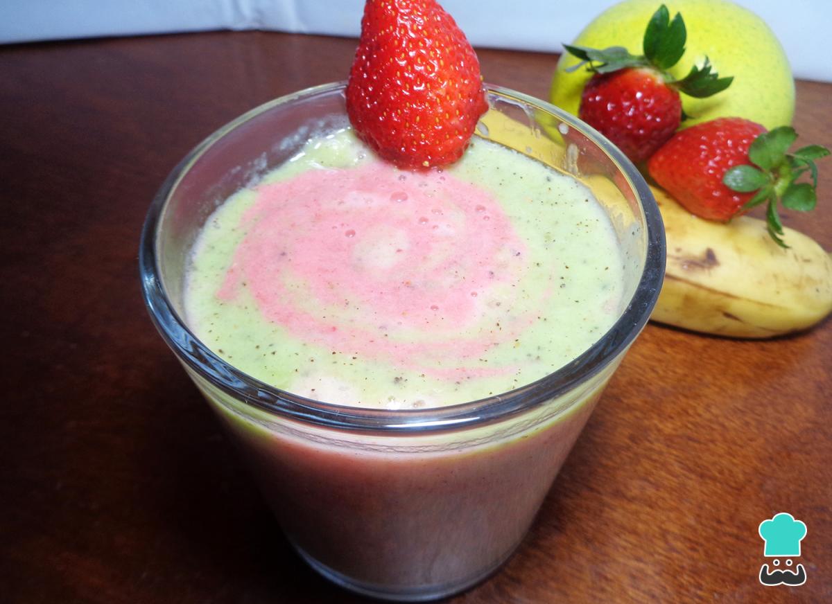 Smoothie de fresa, plátano y kiwi