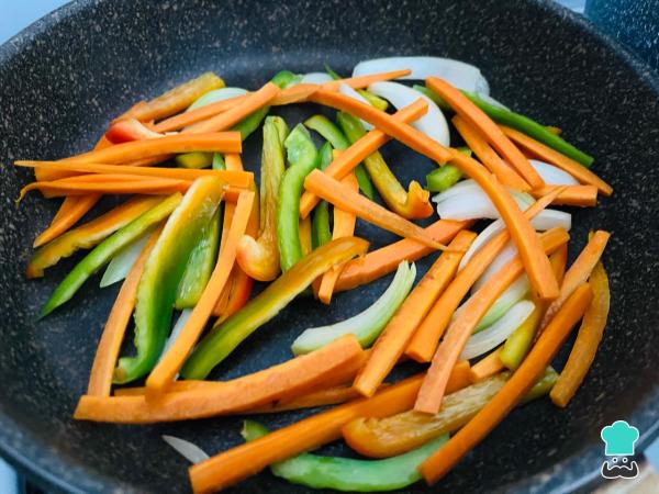 Receta de Goulash de pollo con verduras - Paso 2