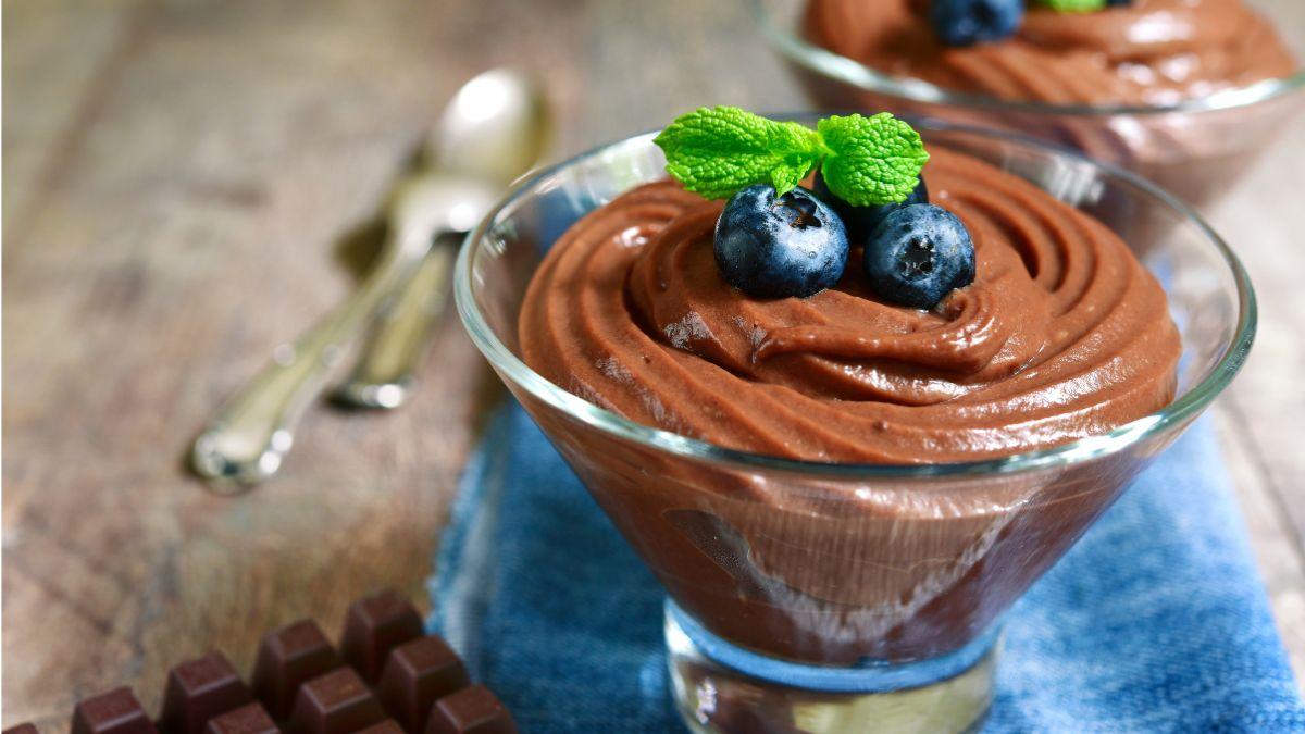 Pudin de chocolate alto en proteína: se prepara con solo 4 ingredientes y sin lácteos
