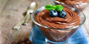 Pudin de chocolate alto en proteína: se prepara con solo 4 ingredientes y sin lácteos