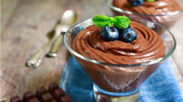 Pudin de chocolate alto en proteína: se prepara con solo 4 ingredientes y sin lácteos
