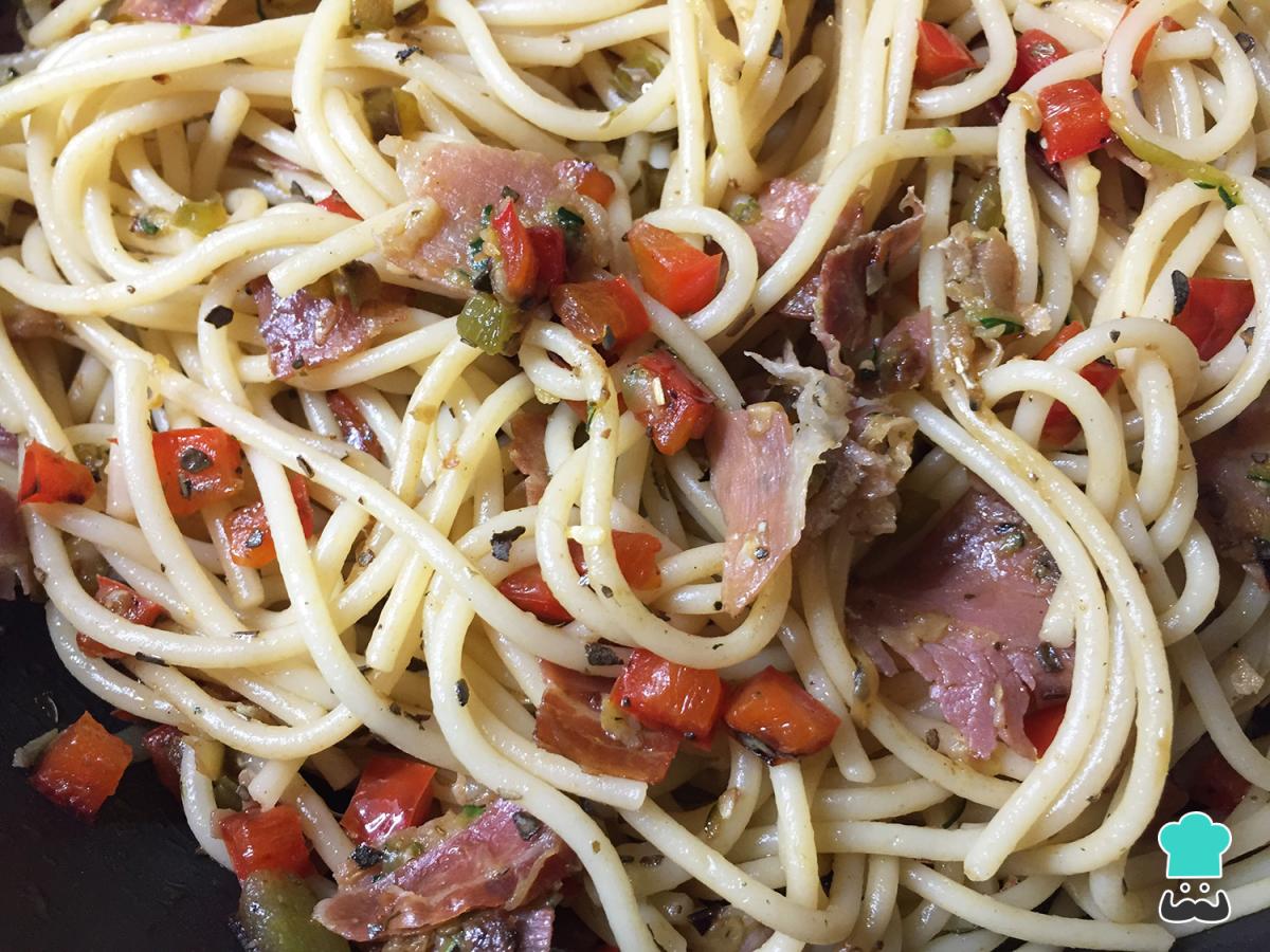 Receta de Pasta con jamón serrano y verduras