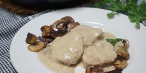 Receta de Solomillo de cerdo en salsa de champiñones y cebolla