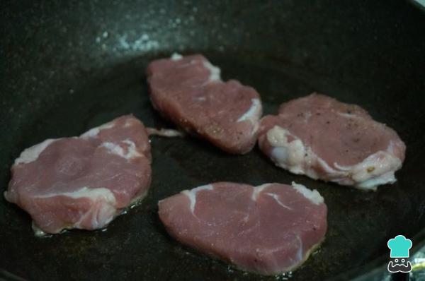 Receta de Solomillo de cerdo en salsa de champiñones y cebolla - Paso 1