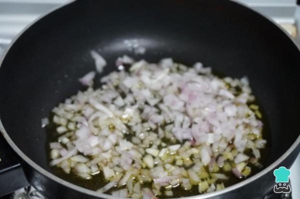 Receta de Solomillo de cerdo en salsa de champiñones y cebolla - Paso 2