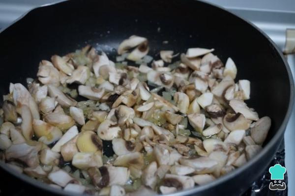 Receta de Solomillo de cerdo en salsa de champiñones y cebolla - Paso 3