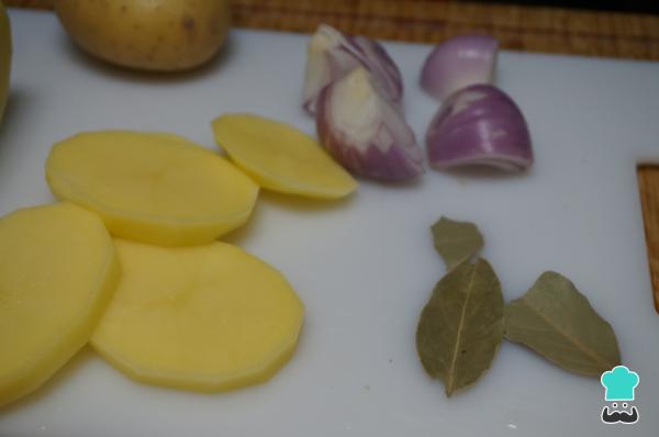 Receta de Merluza a la gallega tradicional - Paso 1