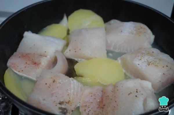 Receta de Merluza a la gallega tradicional - Paso 4
