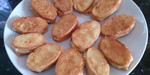 Crostinis de queso y anchoas