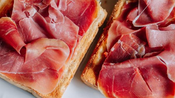 Los chefs coinciden: “Para hacer el mejor sándwich mixto, no añadas jamón York, ponle 30 g ibérico y 50 g de mozzarella” - Jamón ibérico, mozzarella y un toque ácido: así cambia Berasategui el sándwich clásico