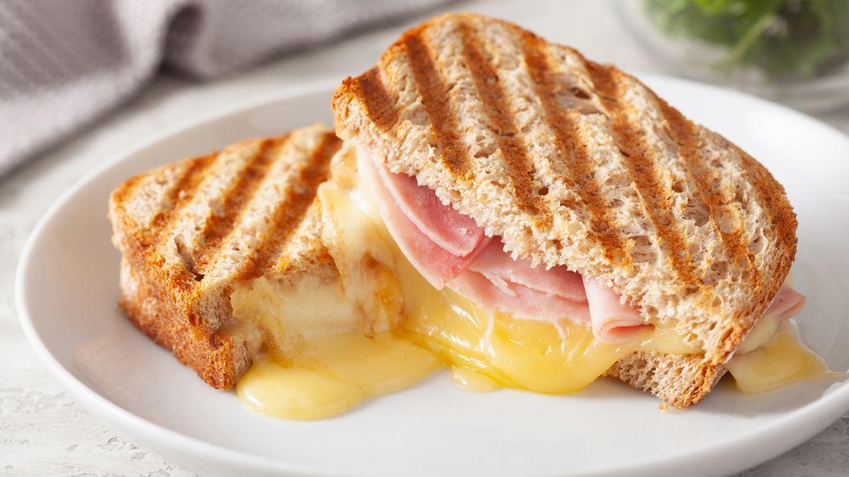 Los chefs coinciden: “Para hacer el mejor sándwich mixto, no añadas jamón York, ponle 30 g ibérico y 50 g de mozzarella”